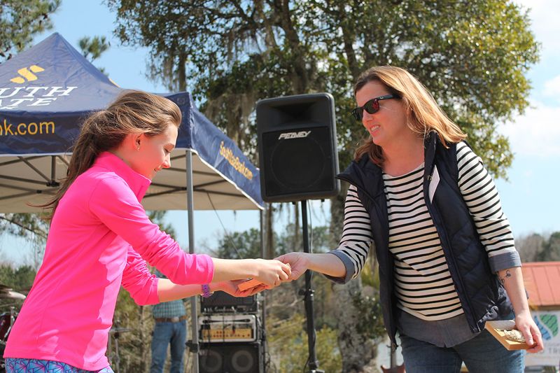 Isabelle Turner receives her race award from Alison Geer