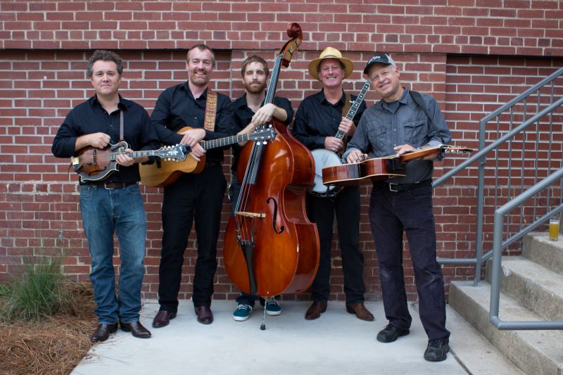 Local band The Bushels provided live bluegrass music as guests mingled in the courtyard.