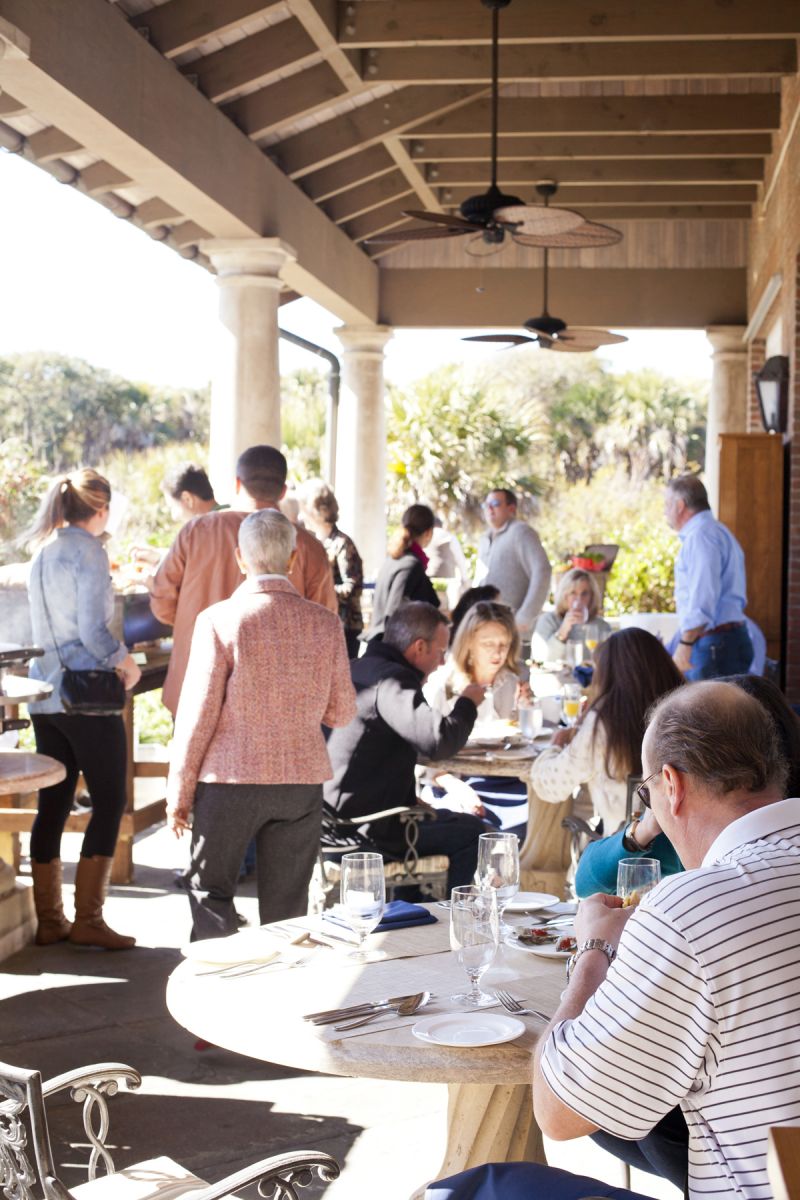 The open-air porch from which the restaurant takes it name