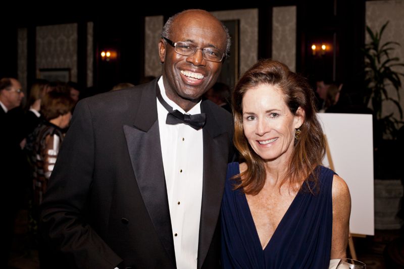 Tyron McCray and Jenny Sanford enjoyed drinks before dinner.