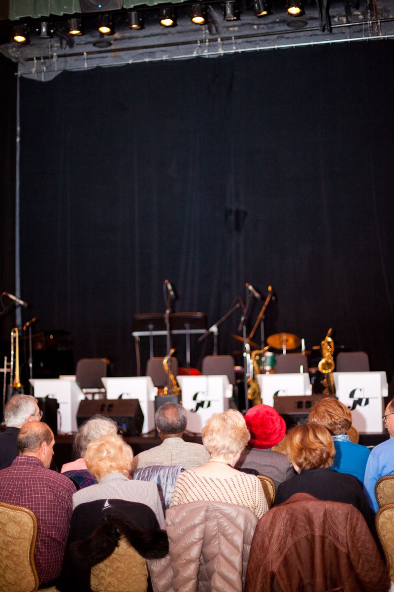 The stage is set and attendees patiently await the night&#039;s performance.