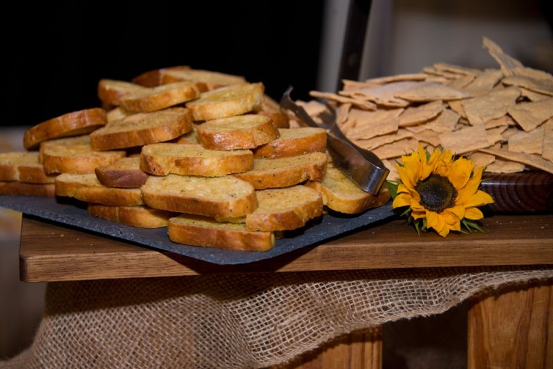 Nibbles of bread and crackers