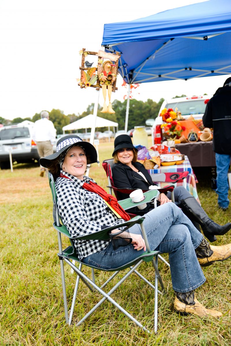 Vicky Ritchie and Joy Cannon relaxing before the races.