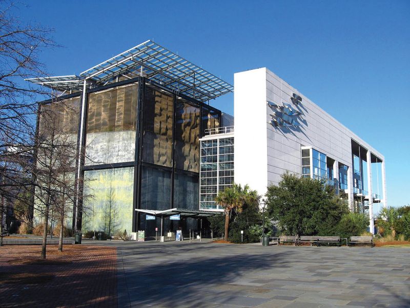 1999: The South Carolina Aquarium opens.