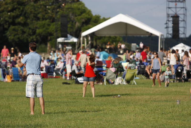 The Middleton Place lawn was the perfect place for outdoor games.